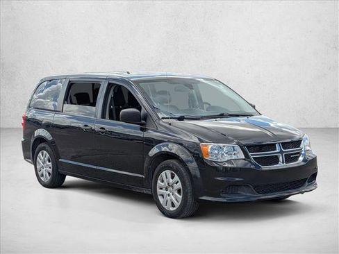 Used 2019 Dodge Grand Caravan SE w/ UConnect Hands-Free Group image 3