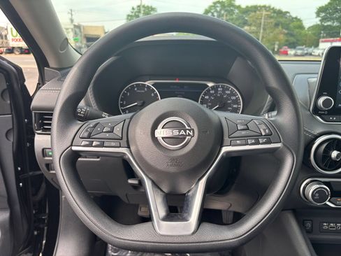 Used 2025 Nissan Sentra SV FWD image 27