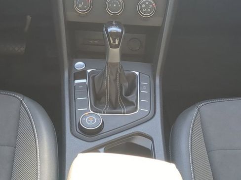 Used 2022 Volkswagen Taos SE image 17