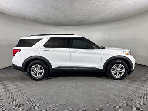 Used 2020 Ford Explorer XLT w/ Equipment Group 202A AWD/4WD image 4
