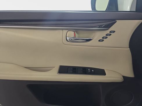 Used 2016 Lexus ES 350 w/ Luxury Package w/Wood Trim FWD image 30