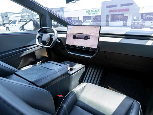 Used 2024 Tesla Cybertruck AWD Crew Cab image 27