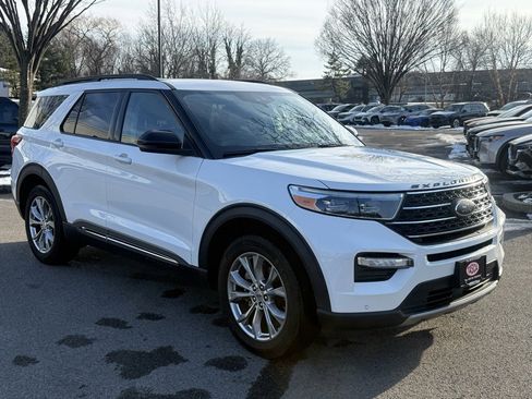 Used 2023 Ford Explorer XLT w/ Equipment Group 202A image 4