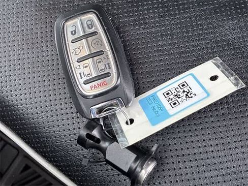 Used 2023 Chrysler Pacifica Limited image 38