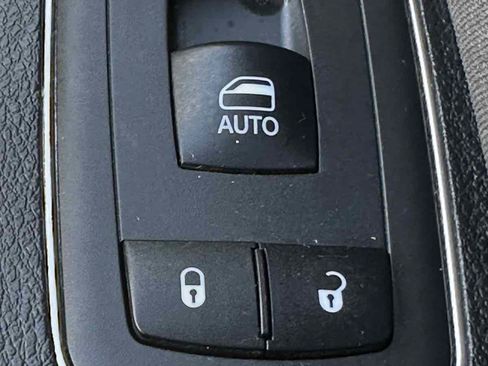 Used 2018 Dodge Charger R/T Scat Pack RWD image 30