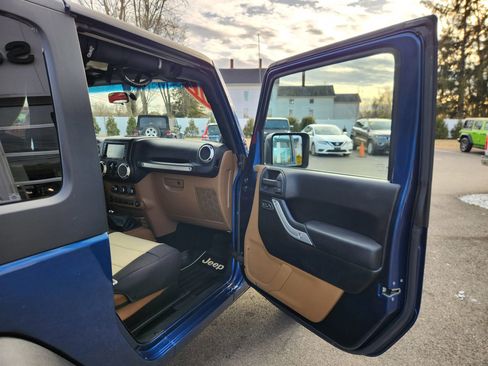 Used 2012 Jeep Wrangler Rubicon w/ Dual Top Group image 40