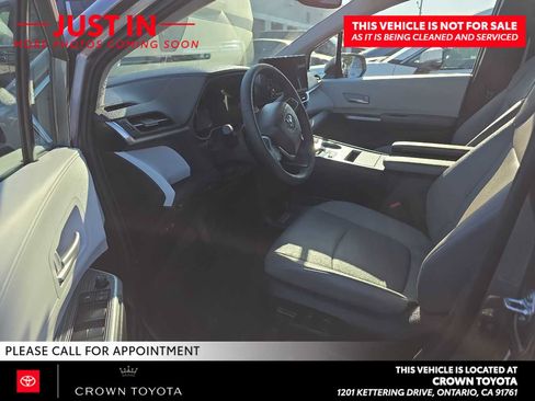 Used 2026 Toyota Sienna XLE FWD image 4