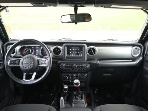 Used 2019 Jeep Wrangler Unlimited Sahara w/ Safety Group AWD/4WD image 13