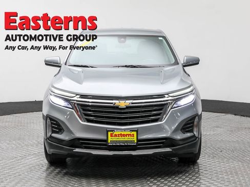 Used 2023 Chevrolet Equinox LT image 2