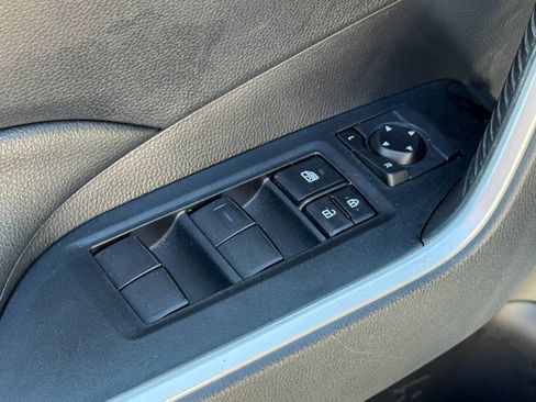 Used 2021 Toyota RAV4 XLE w/ Convenience Package AWD/4WD image 23