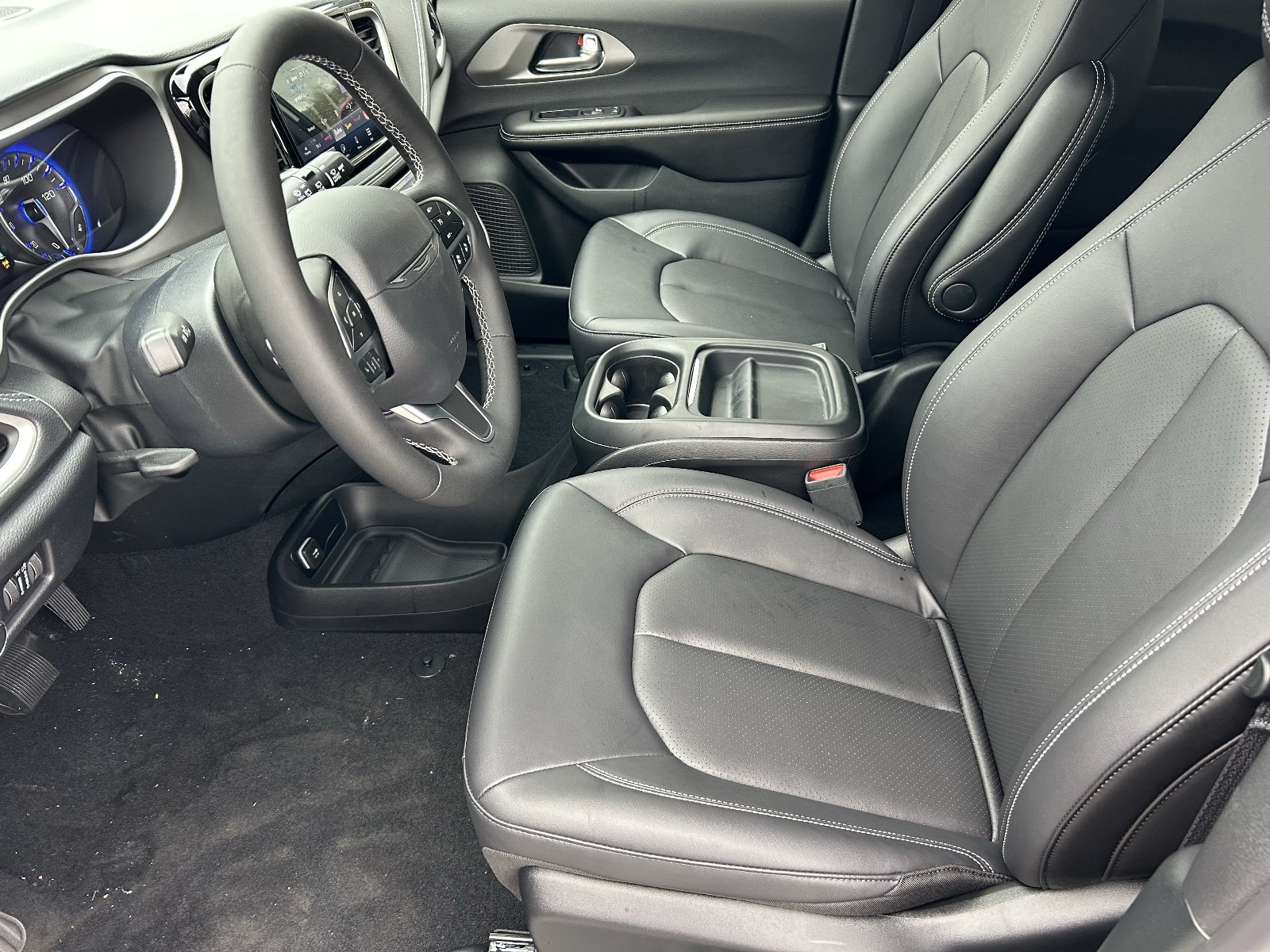 New 2027 Chrysler Pacifica Select FWD image 17