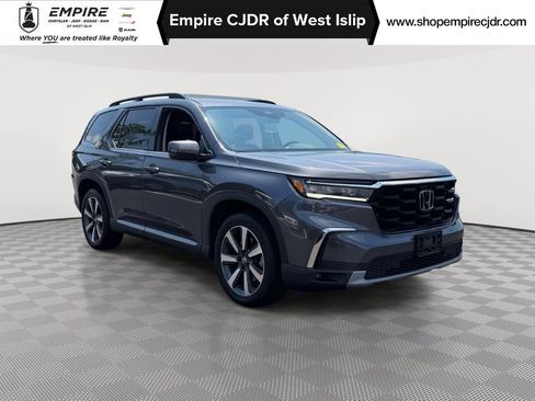 Used 2023 Honda Pilot Touring image 1