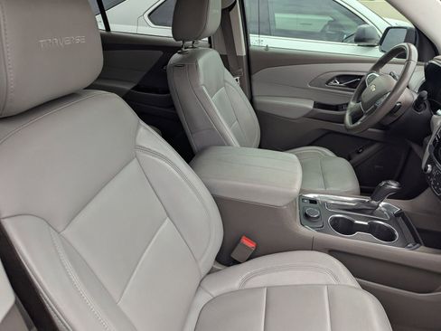 Used 2020 Chevrolet Traverse LT w/ LT Premium Package image 6