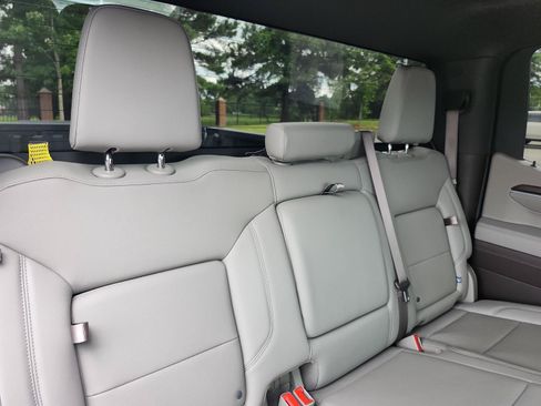 Certified 2025 GMC Sierra 1500 SLT w/ SLT Premium Package AWD/4WD image 11