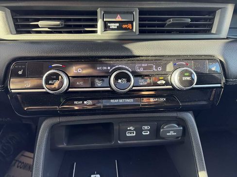 Used 2023 Honda Pilot Touring image 17