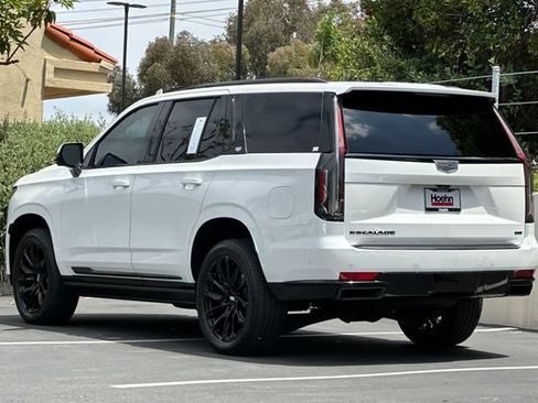 Used 2024 Cadillac Escalade Sport Platinum w/ LPO, ONYX Package AWD/4WD image 3