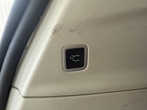 Used 2024 Chrysler Pacifica Touring-L FWD image 24