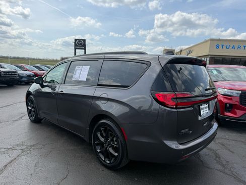 Used 2023 Chrysler Pacifica Touring-L w/ S Appearance Package image 26