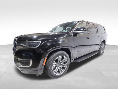 Used 2024 Jeep Wagoneer L Series II w/ Flexible Seating Group AWD/4WD image 8