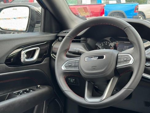 Used 2025 Jeep Compass Trailhawk AWD/4WD image 14