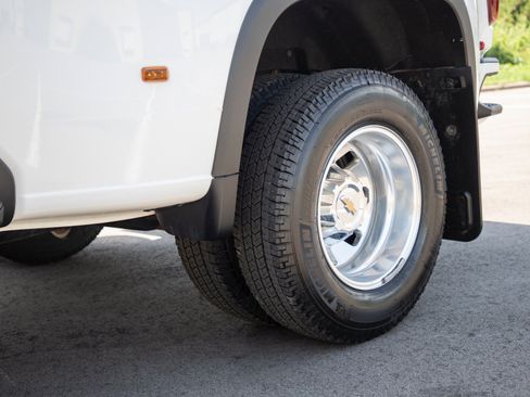 Used 2024 Chevrolet Silverado 3500 High Country w/ High Country Premium Package AWD/4WD image 17