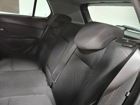 Used 2020 Chevrolet Trax LT FWD image 27