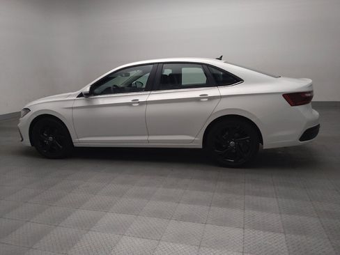 Used 2025 Volkswagen Jetta SE image 3