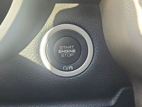 Used 2019 RAM 1500 Laramie AWD/4WD image 24