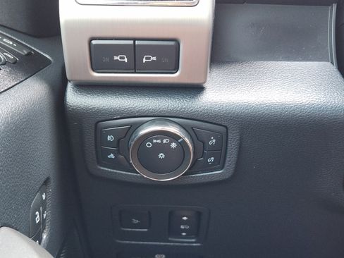 Used 2022 Ford F250 Platinum w/ FX4 Off-Road Package AWD/4WD image 18