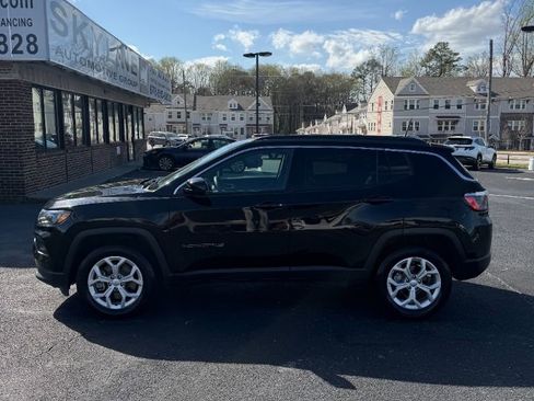 Used 2024 Jeep Compass Latitude AWD/4WD image 8