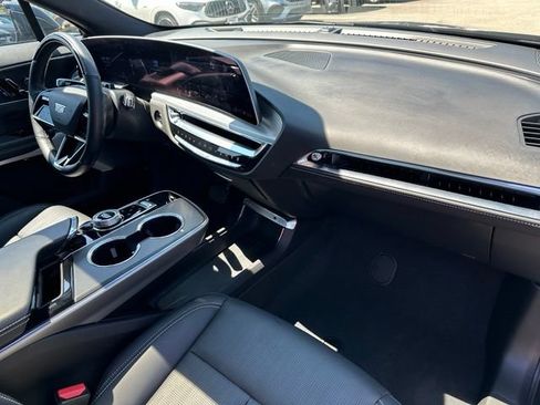 Used 2024 Cadillac Lyriq Luxury AWD/4WD image 8