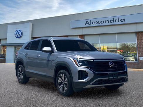 Certified 2024 Volkswagen Atlas Cross Sport SE AWD/4WD image 1