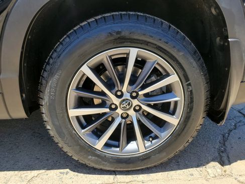 Used 2019 Toyota Highlander XLE AWD/4WD image 60