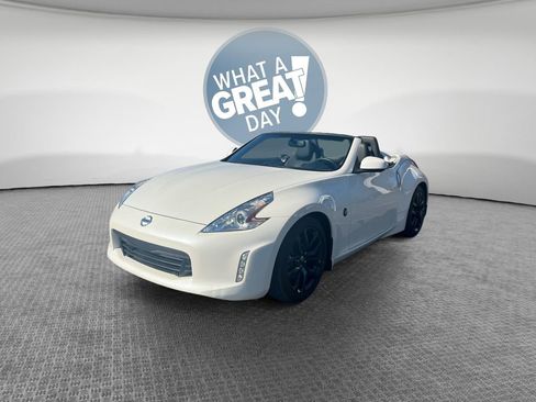 Used 2016 Nissan 370Z Touring image 8