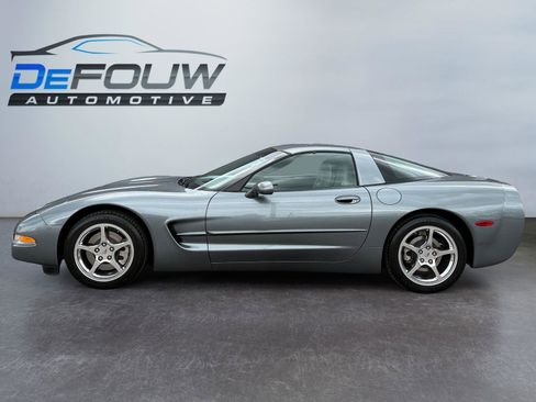 Used 2004 Chevrolet Corvette Coupe w/ Preferred Equipment Group RWD image 6