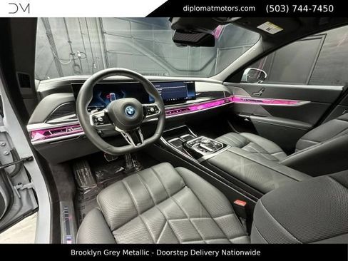 Used 2025 BMW i7 xDrive60 AWD/4WD image 17
