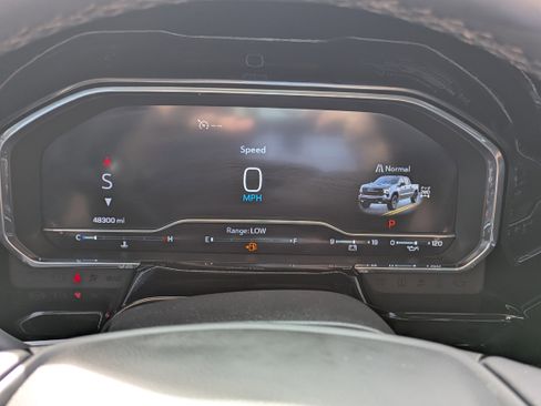 Used 2024 Chevrolet Silverado 1500 LT Trail Boss w/ Convenience Package II image 18