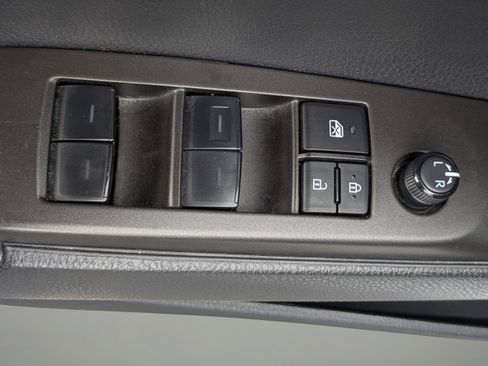 Used 2023 Toyota Camry SE FWD image 12