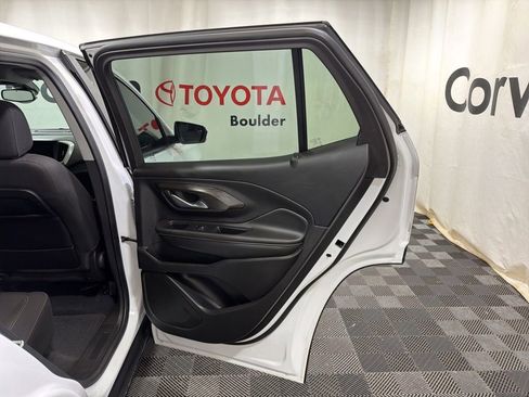 Used 2024 GMC Terrain SLE image 11