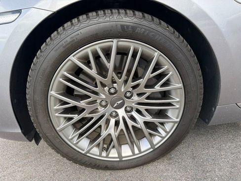 Used 2022 Genesis G90 5.0 Ultimate RWD image 8