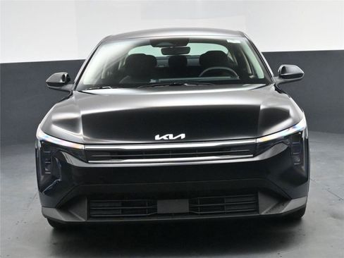 New 2025 Kia K4 LXS image 11