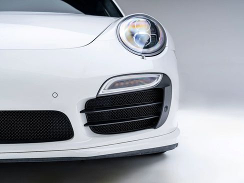 Used 2014 Porsche 911 Turbo S image 21