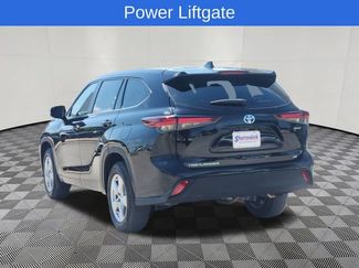 Used 2024 Toyota Highlander LE AWD/4WD video 3
