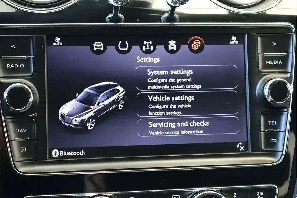 Used 2017 Bentley Bentayga AWD/4WD image 26