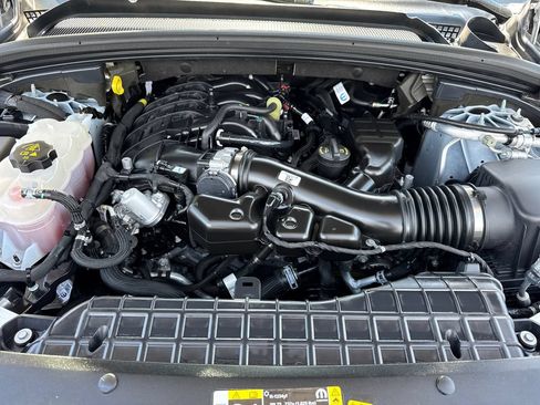 Certified 2024 Jeep Grand Cherokee Altitude AWD/4WD image 9
