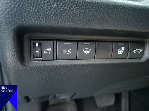 Used 2022 Toyota RAV4 XLE Premium FWD image 17