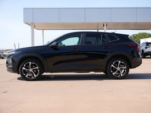Used 2025 Chevrolet Trax RS w/ Sunroof Package FWD image 6