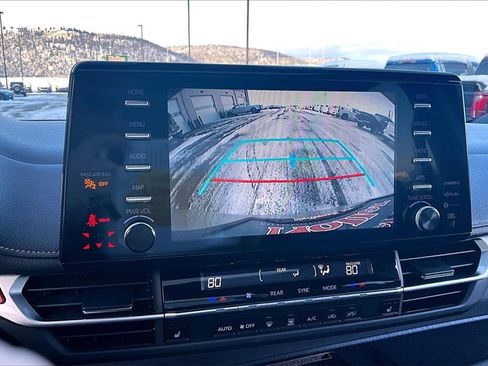 Used 2024 Toyota Sienna XLE Woodland Edition image 21