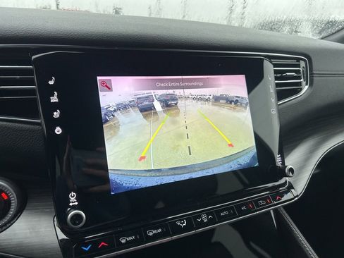 Used 2023 Jeep Wagoneer L Series II image 24