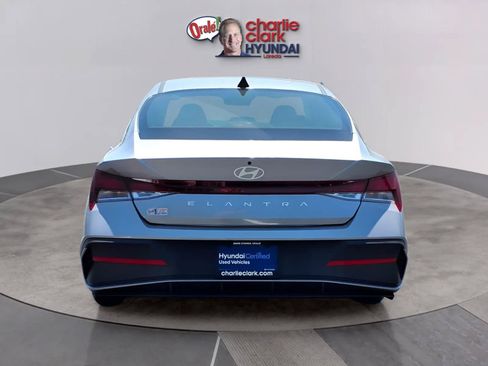 Certified 2025 Hyundai Elantra SE w/ Cargo Package FWD image 4